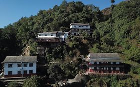Everest Manla Resort
